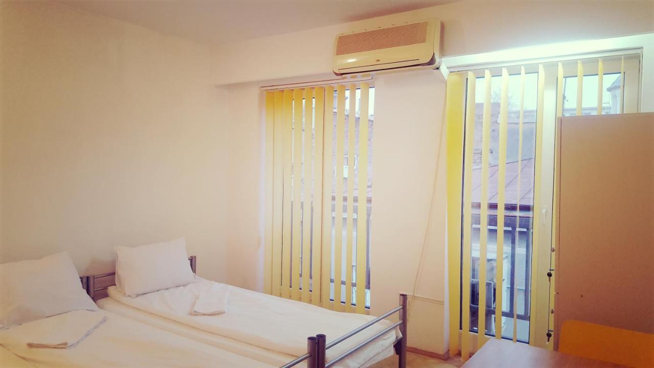 Sleep Inn Hostel Bucharest Exterior photo